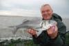 Horst Hennings mit Wolfsbarsch    Foto / Fisch & Fang