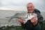 Horst Hennings mit Wolfsbarsch    Foto / Fisch & Fang