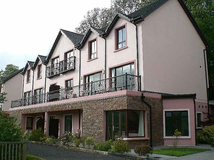 Die Reihenhäuser Grove Lodge Riverside in Killorglin.