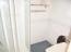 Badezimmer mit Dusche und WC