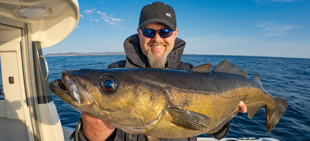 Christian Rabener mit 90er Pollack vor Hitra. Christian Rabener mit 90er Pollack vor Hitra.