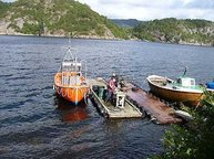 Die beiden großen Dieselboote von Haus Kletten am eigenen Steg