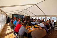 1. Tag: Die Begrüßung im Festzelt Die Begrüßung im Festzelt