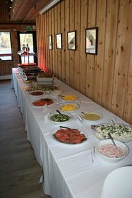 7. Tag: Das Abschlussbuffet wird aufgebaut 7. Tag: Das Abschlussbuffet wird aufgebaut
