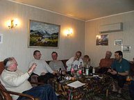 Ein Meeting mit Cola und Wasser.