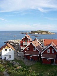 Lillehavn liegt traumhaft direkt an der Küste der Halbinsel Kap Lindesnes