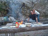 Wir haben oft Feuer gemacht und Würstchen gegrillt