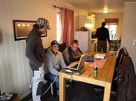 Die freie Zeit wird im Internet dan W-Lan in den Ferienhäusern verbracht