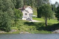 Die Villa Furuholmen direkt am Fluss