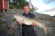 2. Tag: Karl-Heinz mit seinem Dorsch von fast 5 kg 2. Tag: Karl-Heinz mit seinem Dorsch von fast 5 kg
