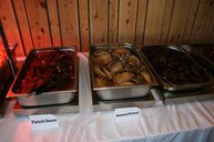 7. Tag: Beim Buffet ist für alle etwas dabei – Vorspeisen, Nachspeisen, Salat, verschiedene Fischzubereitungen und vier unterschiedliche Fleischgerichte.