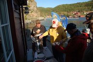 5. Tag: Frank serviert Fischgerichte am Steg 5. Tag: Frank serviert Fischgerichte am Steg