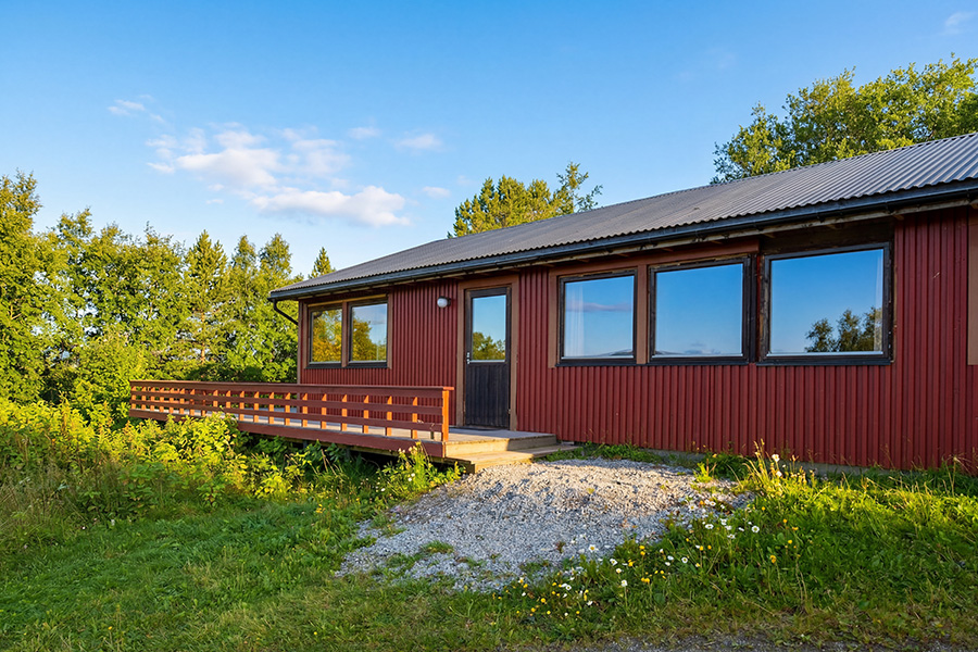 Ferienhaus Leksa liegt auf der gleichnamigen Insel. Ferienhaus Leksa liegt auf der gleichnamigen Insel.