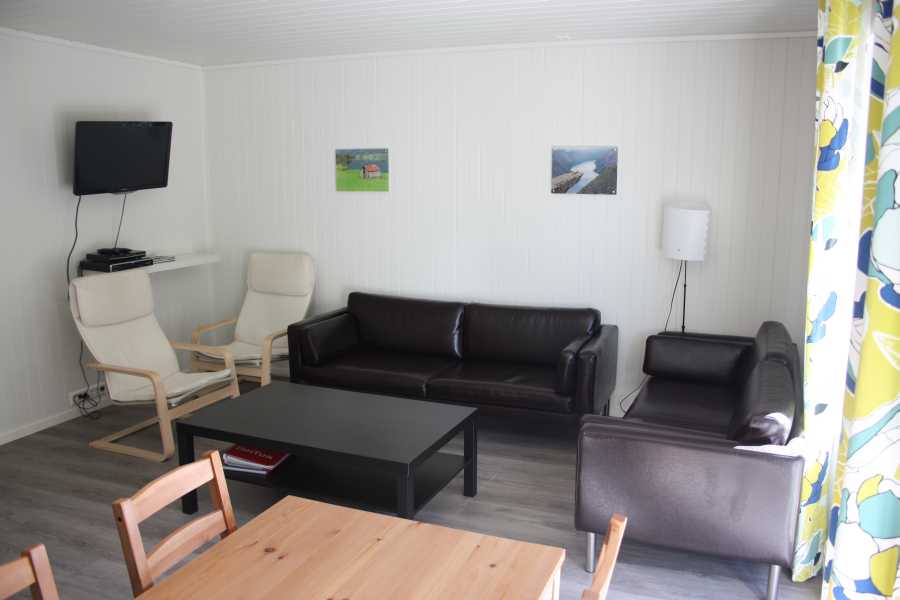 Die Wohnzimmer der Flatanger Rorbuer sind geschmackvoll eingerichtet