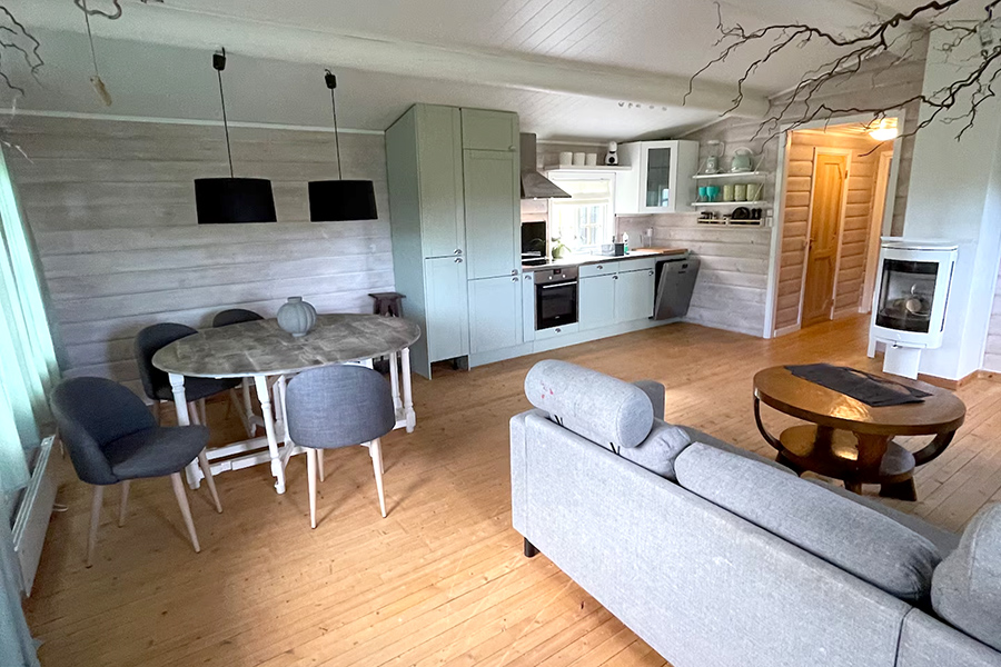 Der offene Wohn-, Essbereich in der Fjellstua.