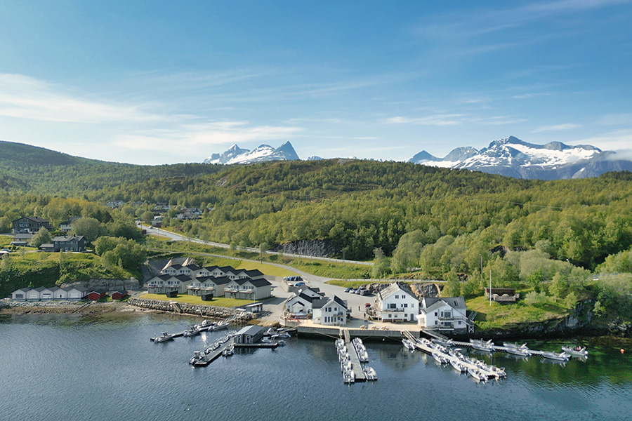 Saltstraumen Brygge von oben! Tolle Rorbu und Apartments mit Blick auf den stärksten Gezeitenstrom der Welt inklusive.