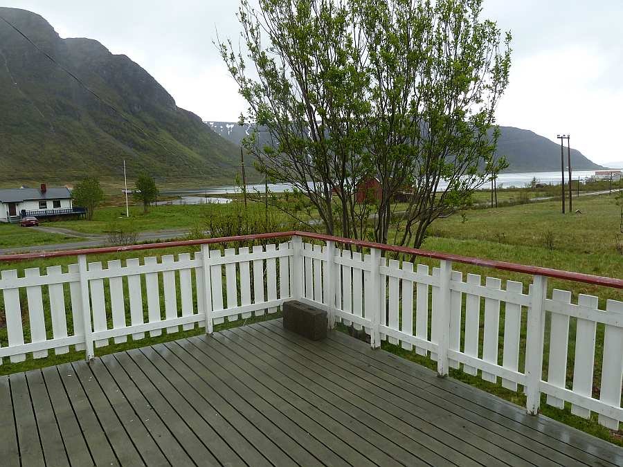 Blick von der großen Balkon-Terrasse auf den Fjord