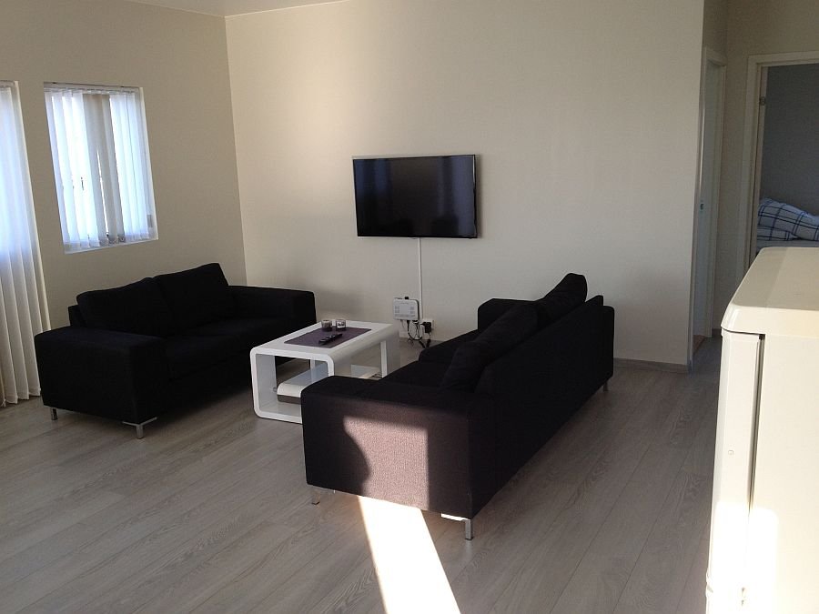 Einer der gemütlichen Fernsehbereiche in Hillesøya/Sommarøya.