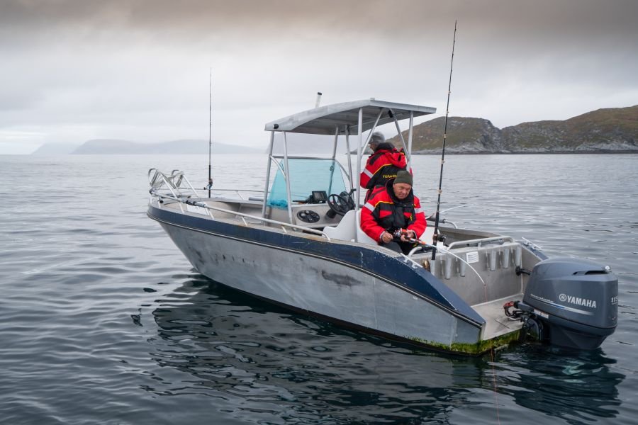 Sichere 23 Fuß lange und 115 PS starke Aluboote erwarten Sie im Havøysund Havfiskesenter.