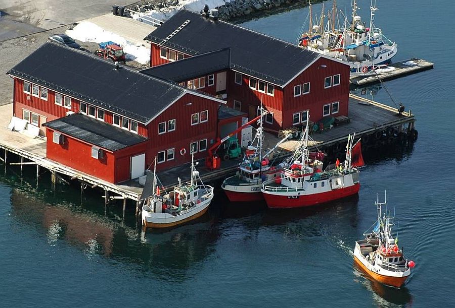 Direkt über dem Wasser erbaut - Die Unterkünfte in Kjøllefjord