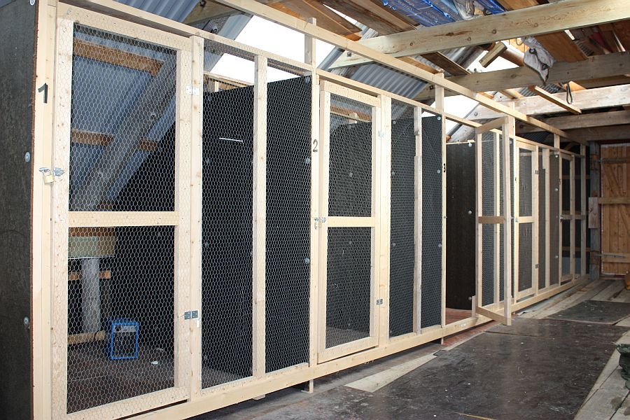 In Mehamn steht für jede Unterkunft eine eigene Box für das Angelgerät bereit!