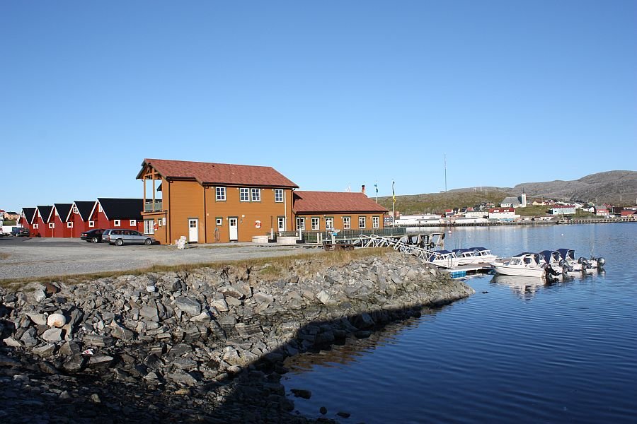 In Mehamn können Sie unmittelbatr an Ihrer Unterkunft parken
