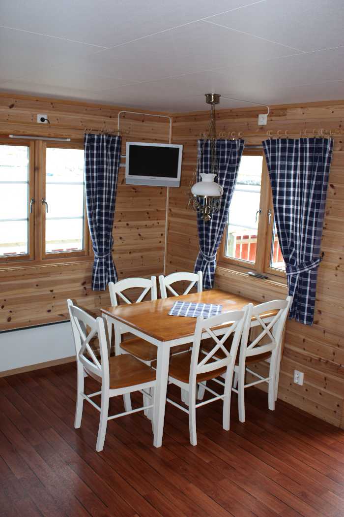 Der Essbereich der Rorbuer in Mehamn Havfiske