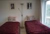 Eins der Schlafzimmer im Apartment von Skjanes Sjøhus