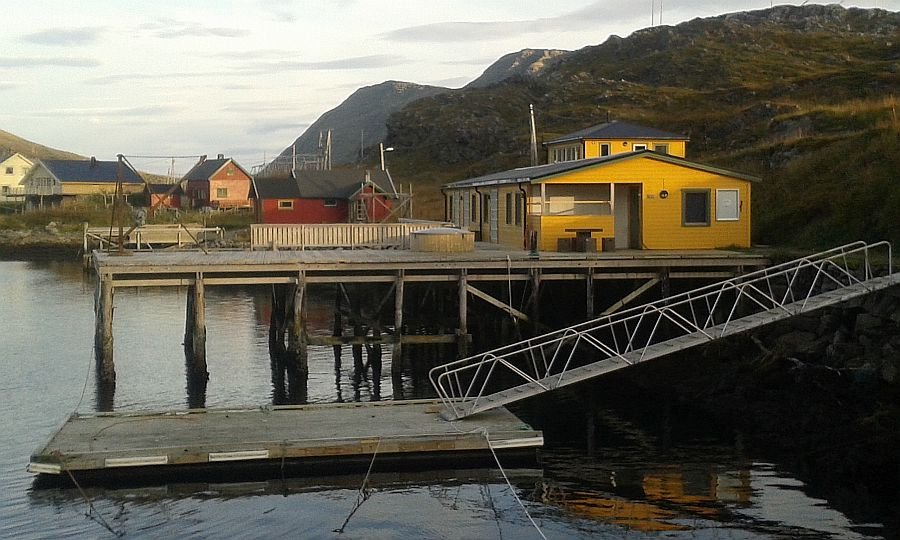 Der großzügige Bootssteg von Tufjord Brygge.