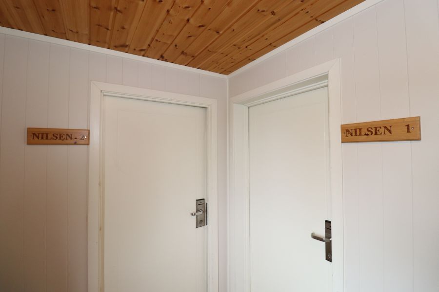 Eingang zu den Apartments Nilsen 1 und 2.