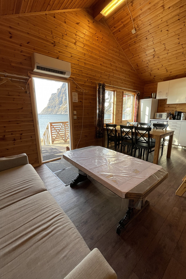 Rorbu Wohn- und Esszimmer.