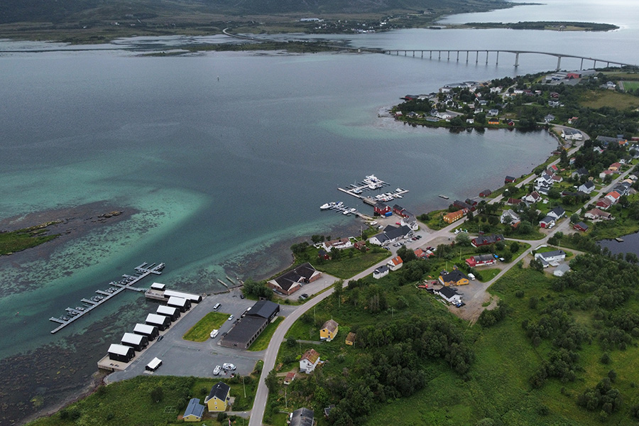 Risøyhamn Sjøhus von oben. Risøyhamn Sjøhus von oben.