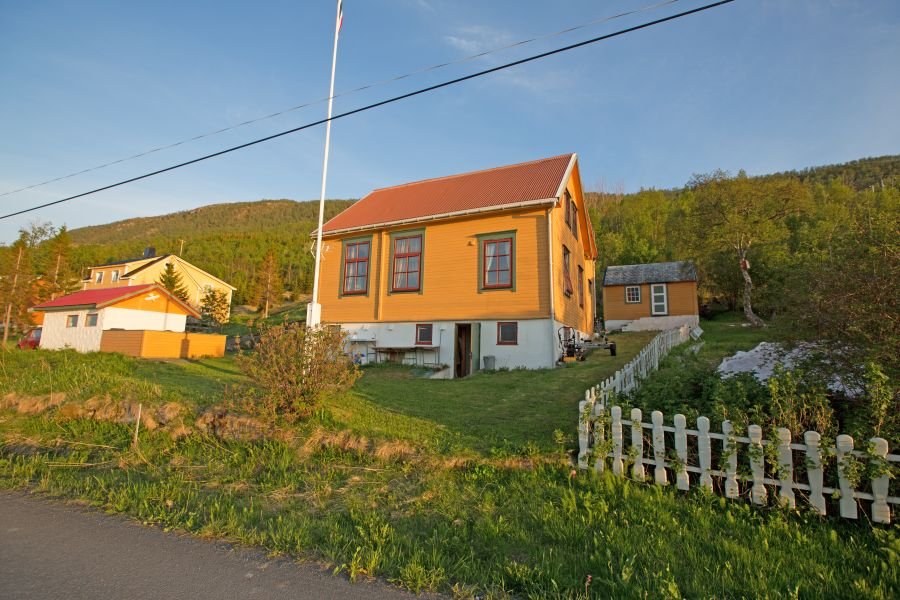 Toppsundet Havfiske! Ein liebevoll renoviertes Schulhaus aus dem Jahre 1920 mit traumhaftem Blick über den Toppsund bei Harstad.