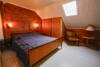 Schlafzimmer mit Doppelbett