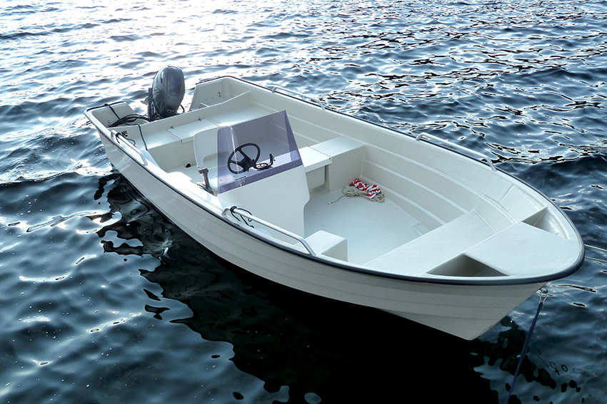 Das geräumige 20 Fuß Øjen Boot bitet viel Platz zum Angeln