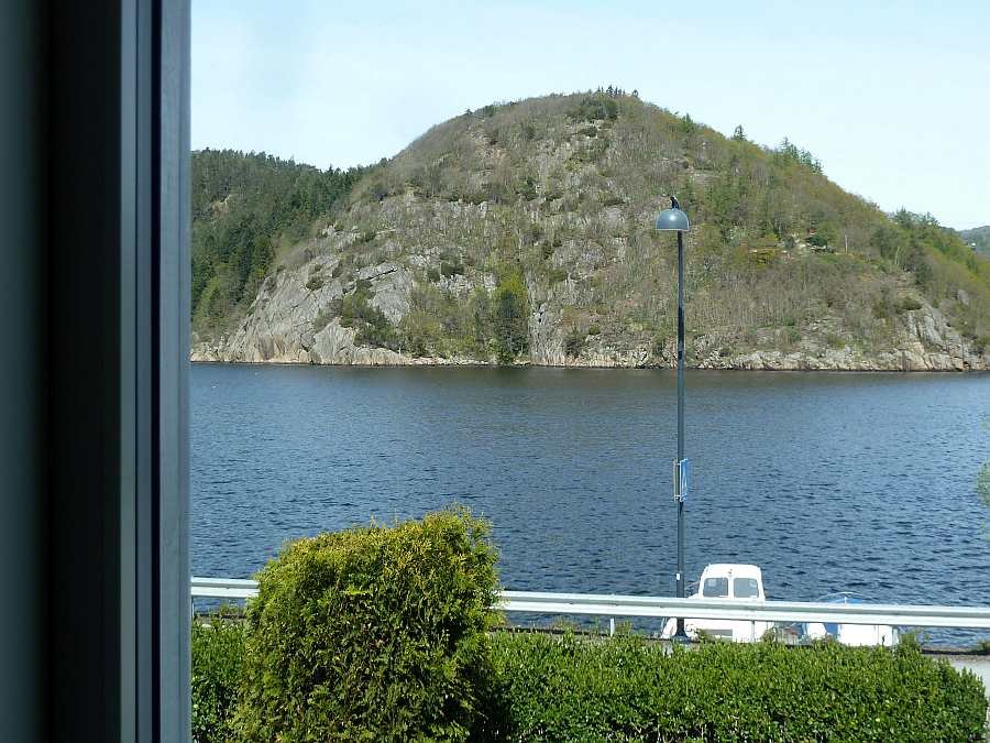 Blick  von einer der Wohnungen auf den Fjord