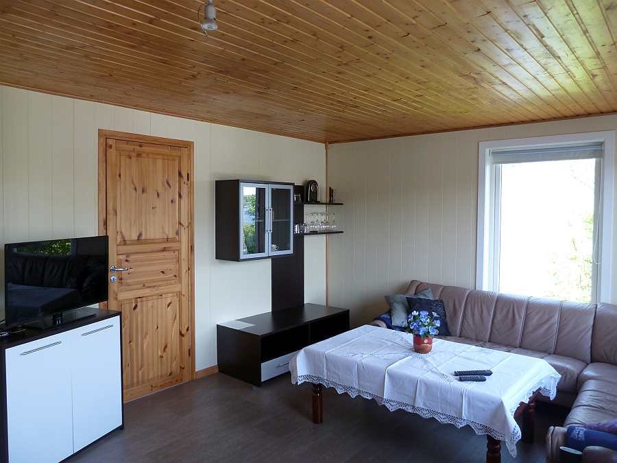 In beiden Wohnungen steht ein Flat-Sat-TV mit deutschen Programmen zur Verfügung (hier Wohnung im Erdgeschoß)