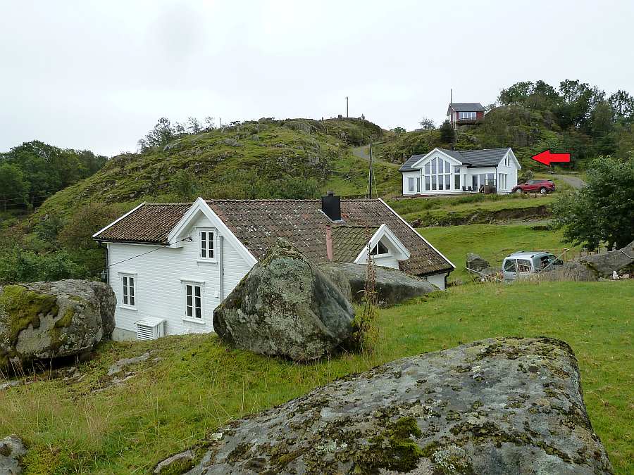 Das Ferienhaus Skjoldnes liegt auf einem eigenen Naturgrundstück inmitten schönster Natur