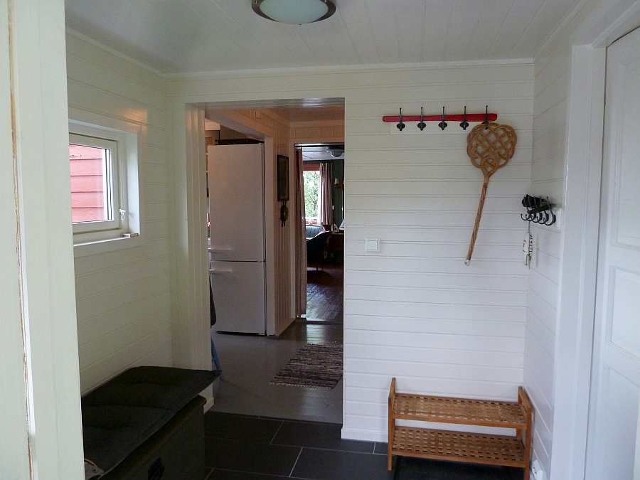 Im Flur des Eingangsbereichs findet sich viel Platz als Stauraum für Kleidung, Schuhe etc. ...