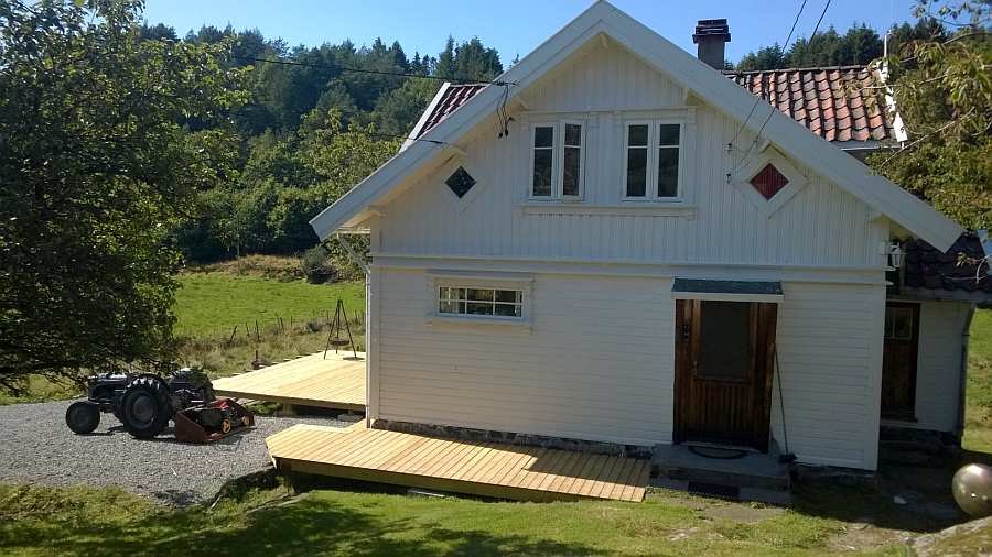 Das Haus wurde 2015 komplett renoviert -  hier Juli 2015 - die Terrasse wird gebaut.