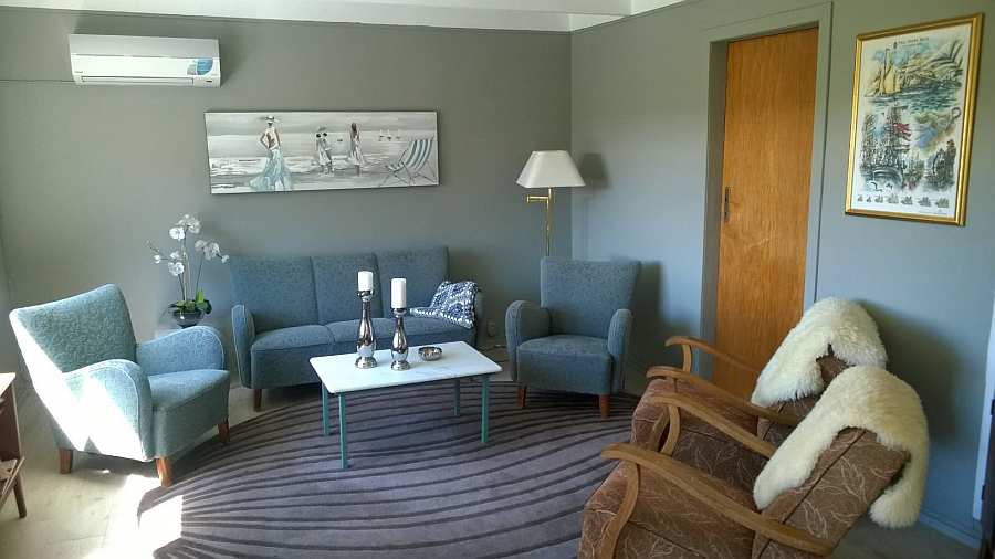 Der helle Wohnbereich des Ferienhauses