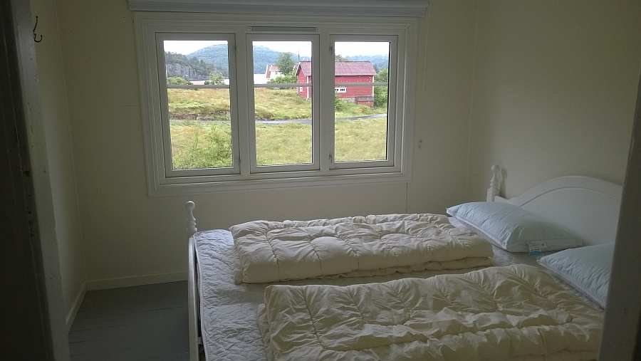 Das Schlafzimmer mit einem Doppelbett