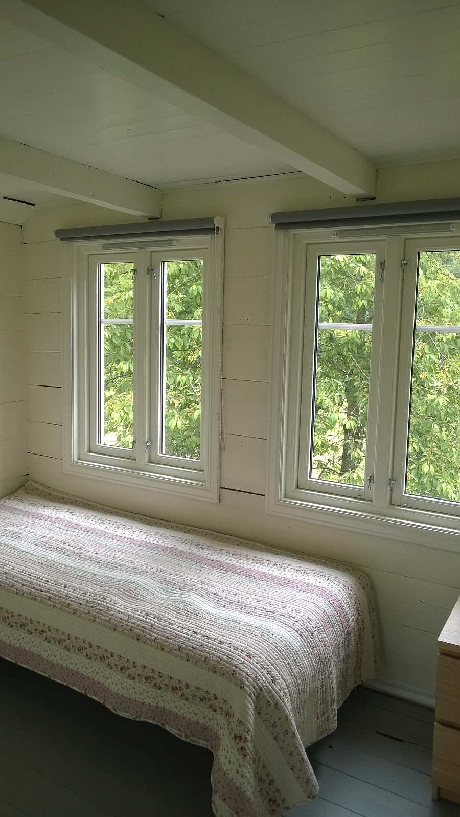 Das Schlafzimmer mit einem Einzelbett