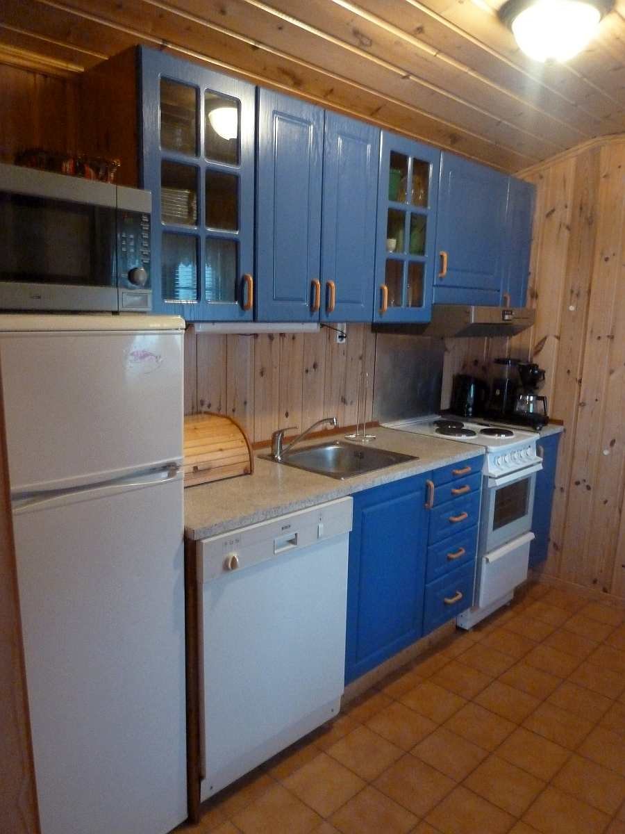 Die Küche ist gut ausgestattet. Von Der Kaffeemaschine bis zum Geschirrspüler ist alles vorhanden