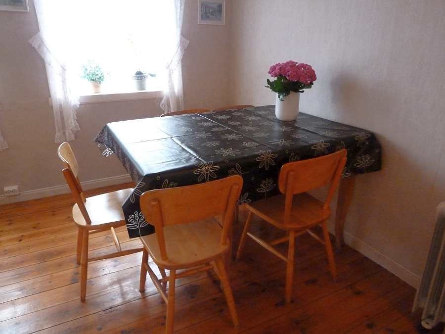 Der Esstisch in Haushälfte Westersiden No.8