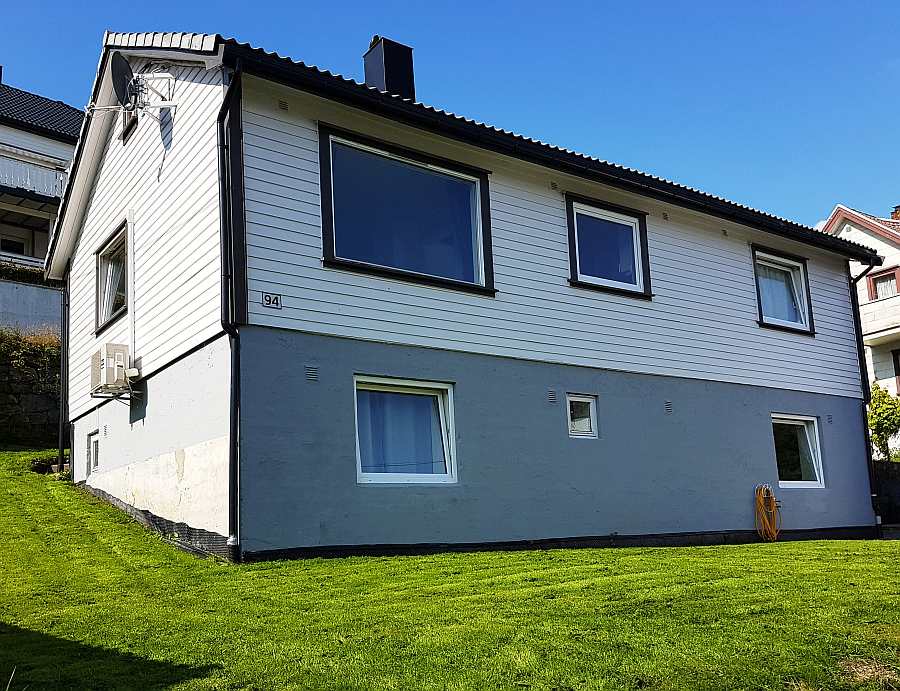 Stand August 2017 - der Gartenbereich fängt an grün zu werden.