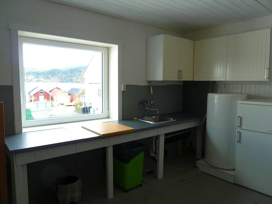 Der Kellerraum/Waschküche bietet Stauraum. Eine zusätzliche Gefriertruhe ist hier vorhanden