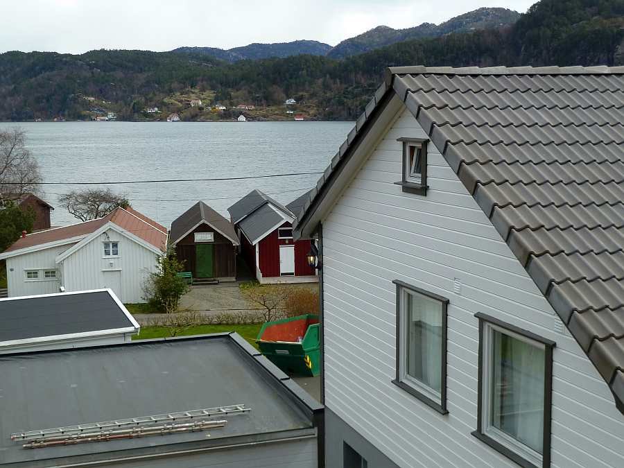 Das Ferienhaus liegt nur ca. 50 m vom Fjord entfernt