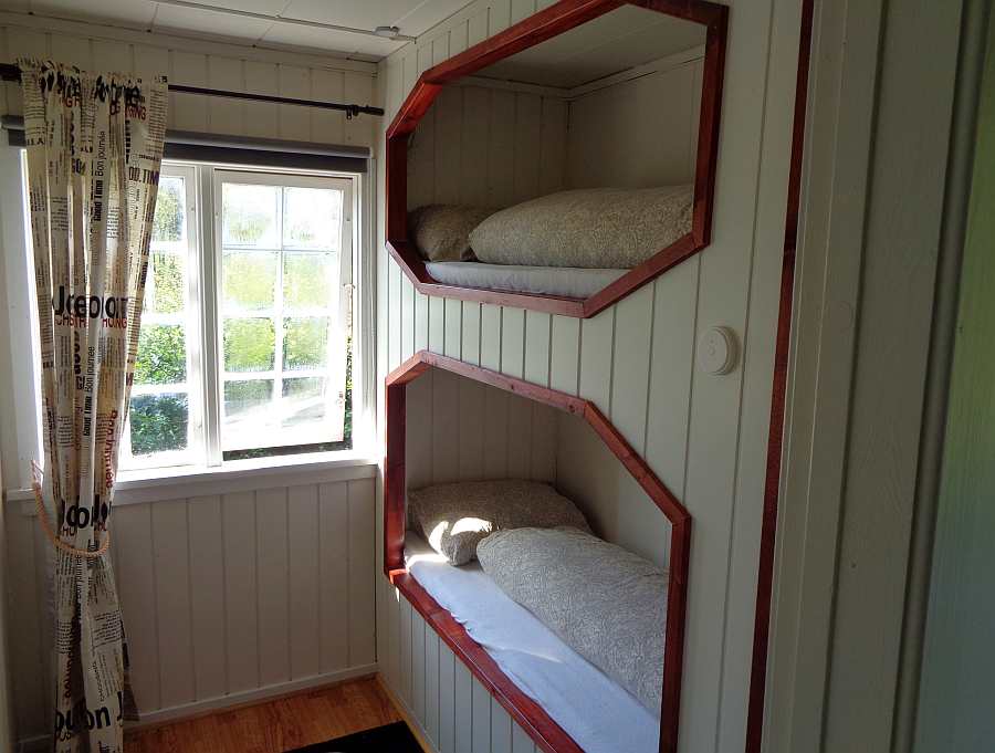 Das Schlafzimmer mit den zwei Kojen-Betten