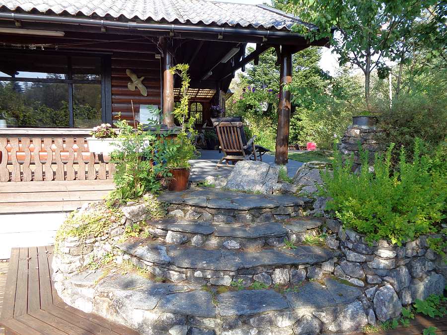 Der naturbelassene Garten des Hauses ist wirklich ein Pracht